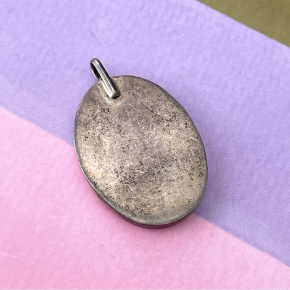 Vintage signed scrimshaw style pendant columbine flower silver plate? - Picture 6 of 10